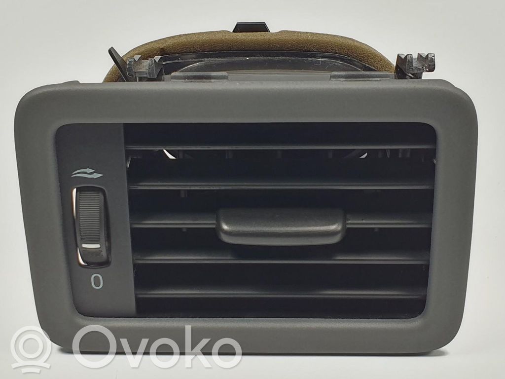 Volvo V70 Boczna kratka nawiewu deski rozdzielczej 