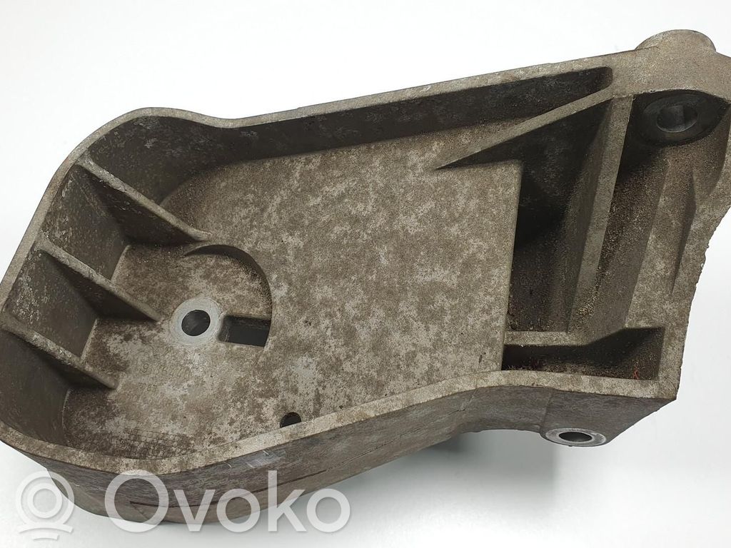 Ford Mondeo Mk III Gearbox mounting bracket 