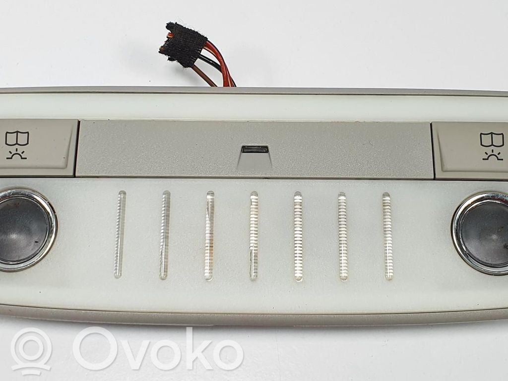 Mercedes-Benz E W212 Rivestimento della console di illuminazione installata sul rivestimento del tetto