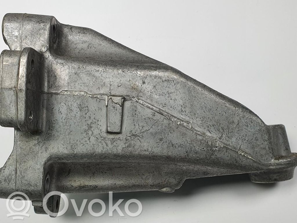 Mercedes-Benz C W205 Supporto di montaggio del motore (usato)