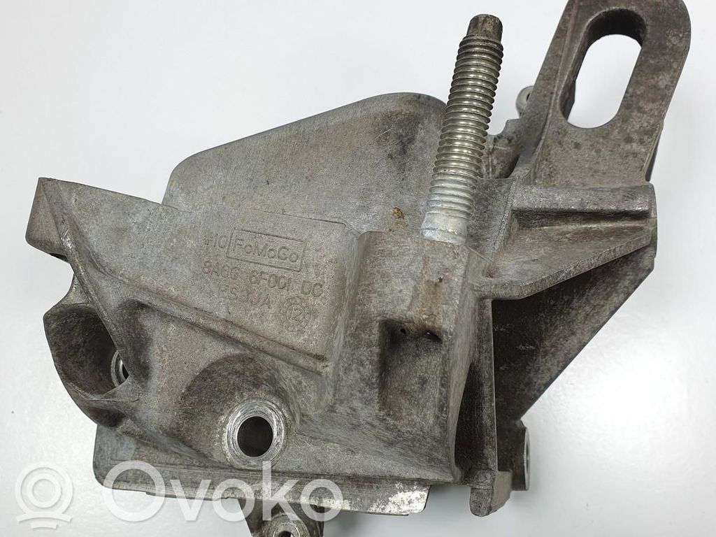 Ford Fiesta Engine mounting bracket 