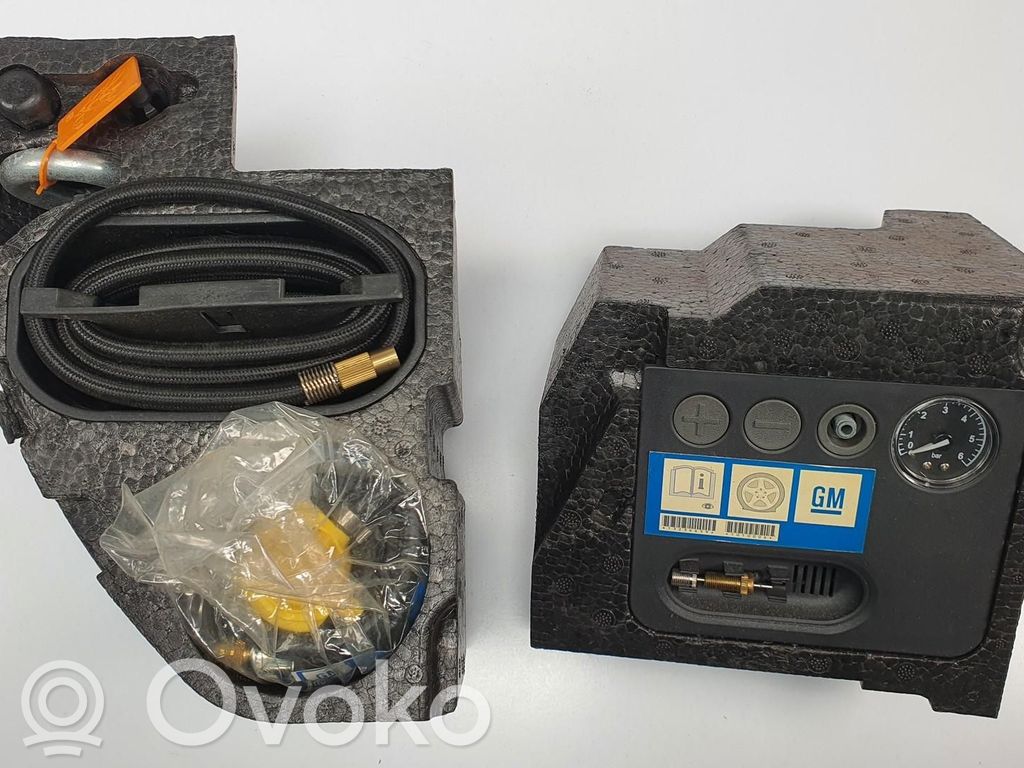 Opel Corsa D Juego de herramientas 