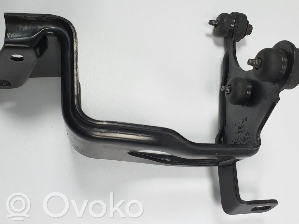 Volkswagen Golf IV Supporto pompa ABS