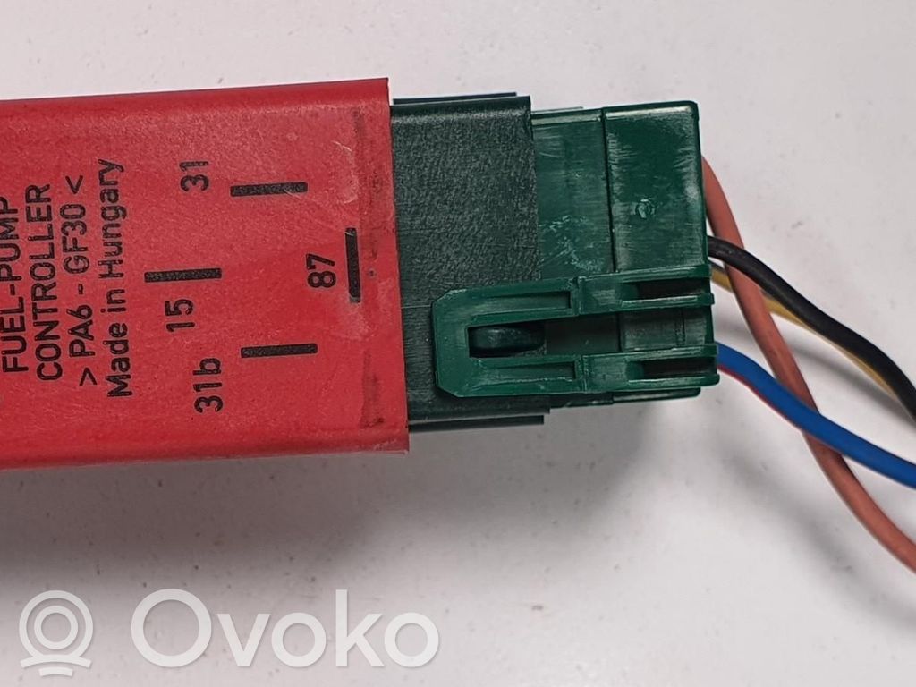 Volvo S70  V70  V70 XC Przekaźnik pompy paliwa 