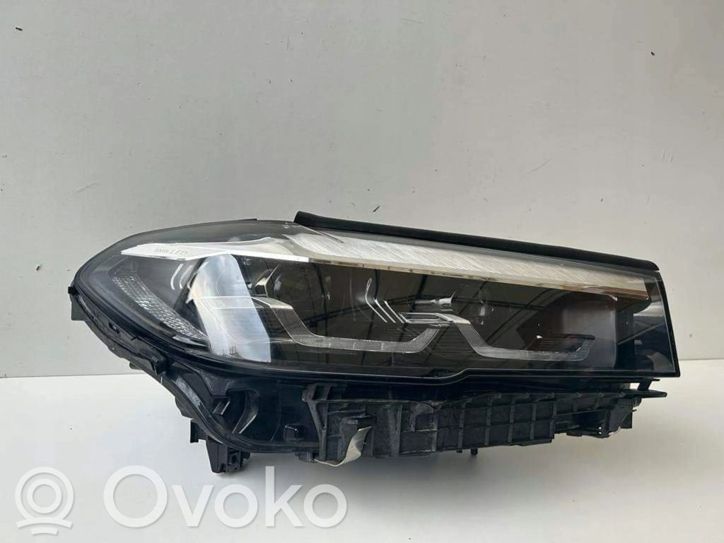 BMW 5 G30 G31 G38 Lampa przednia 