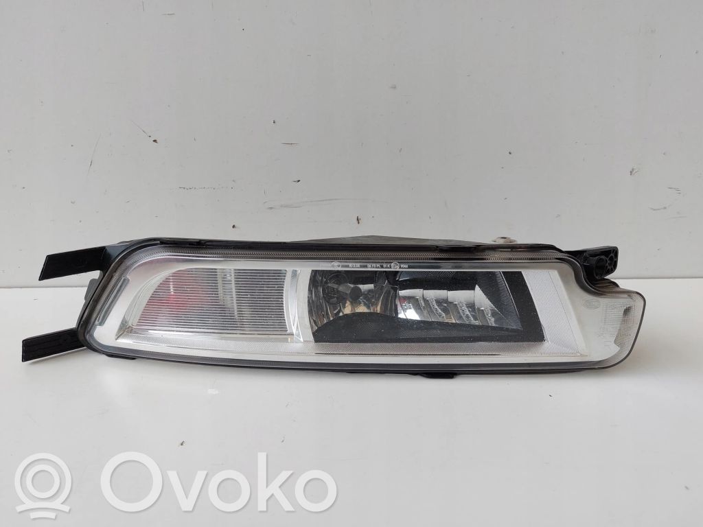 Volkswagen PASSAT B8 Światło przeciwmgłowe przednie 