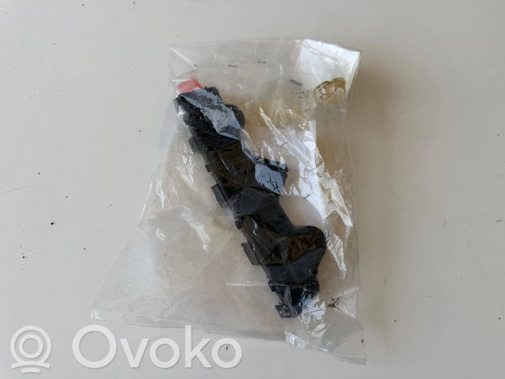 Front bumper mounting bracket   D652500T1C