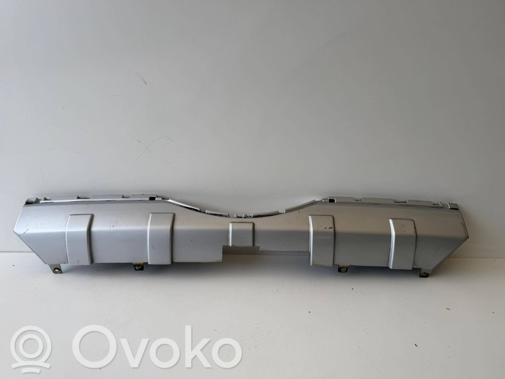 Mitsubishi Pajero Moldura inferior del parachoques trasero 