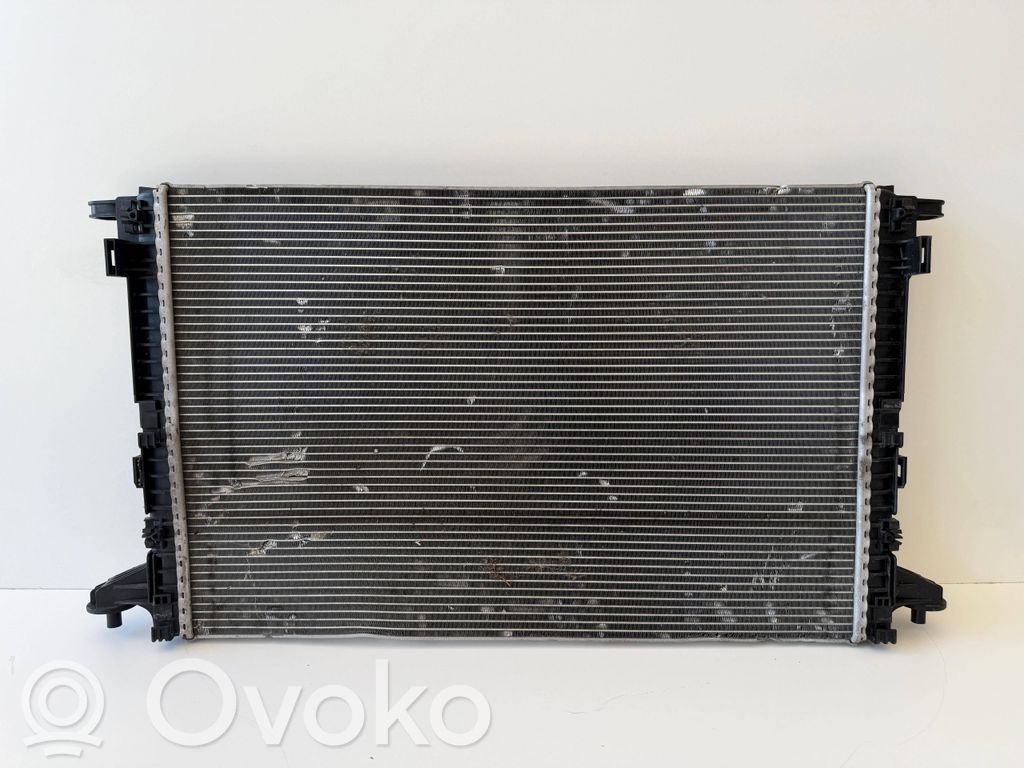 Audi A4 S4 B9 8W Jäähdyttimen lauhdutin 
