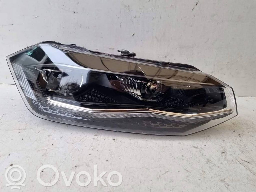 Volkswagen Polo VI Lampa przednia 