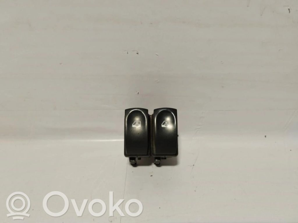 Renault Clio III Electric window control switch 