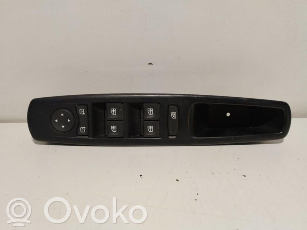 Renault Megane III Electric window control switch 