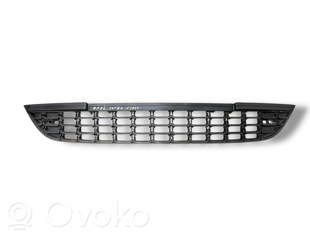 Opel Astra J Kratka dolna zderzaka przedniego 