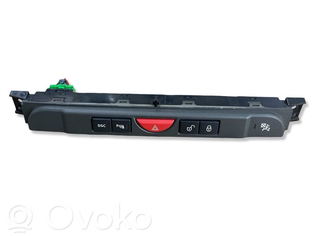 Un conjunto de interruptores   YUL500400