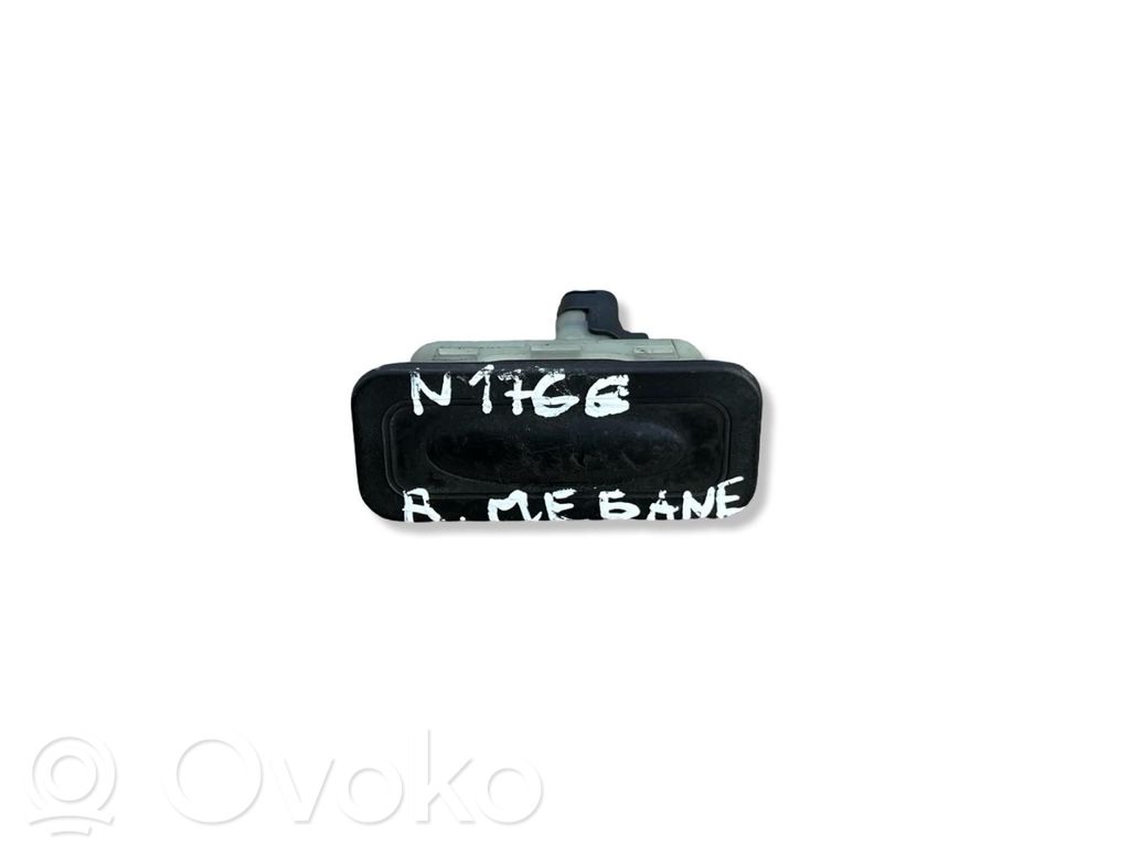 Tailgate/boot open switch button   8200885515