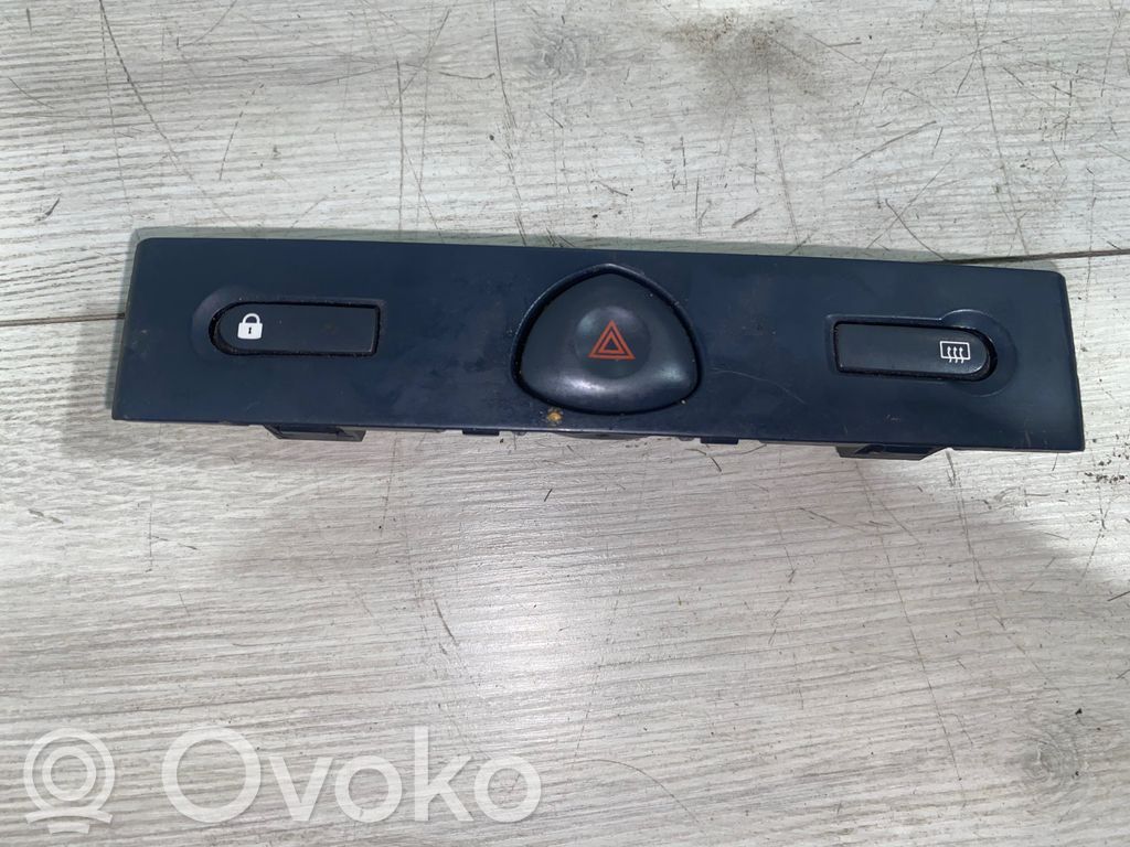 Central locking switch button   8200071224