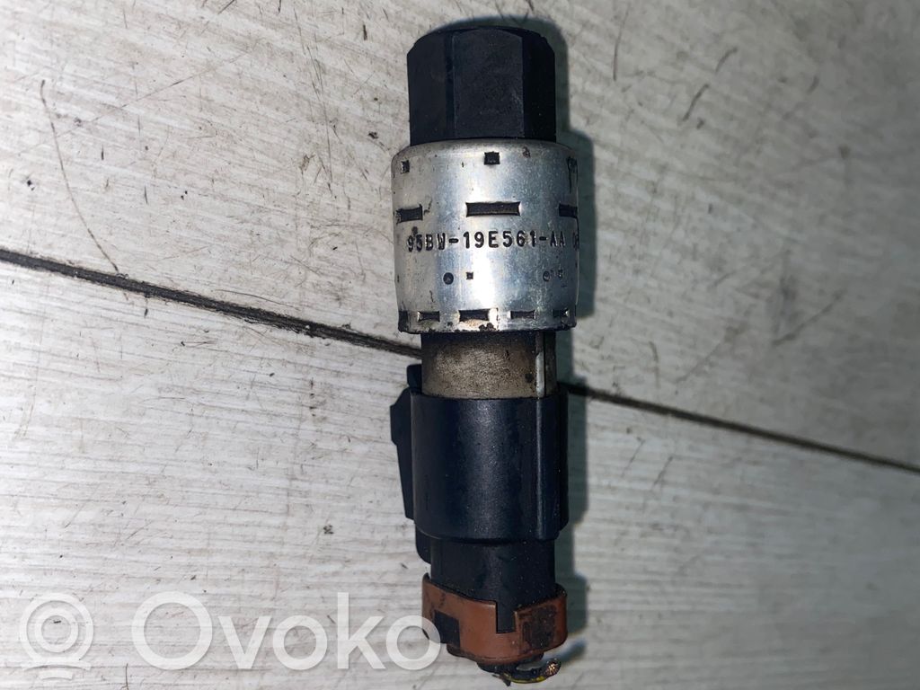 Air conditioning (A/C) pressure sensor   19E561