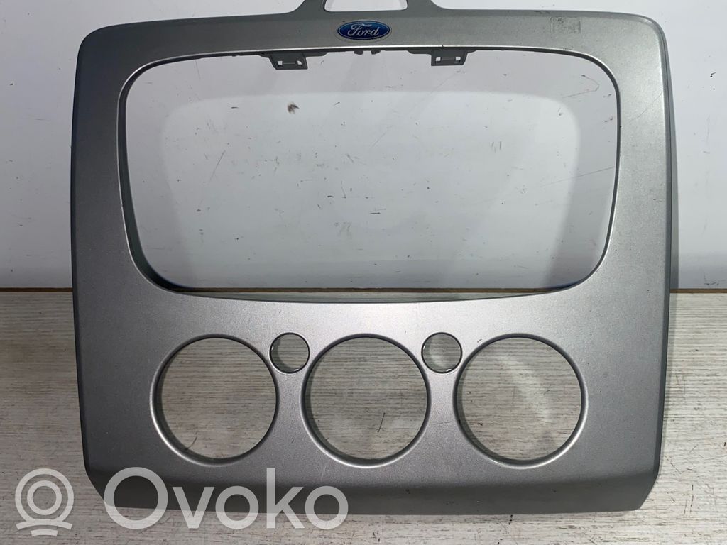 Ford Focus Radio/GPS head unit trim 