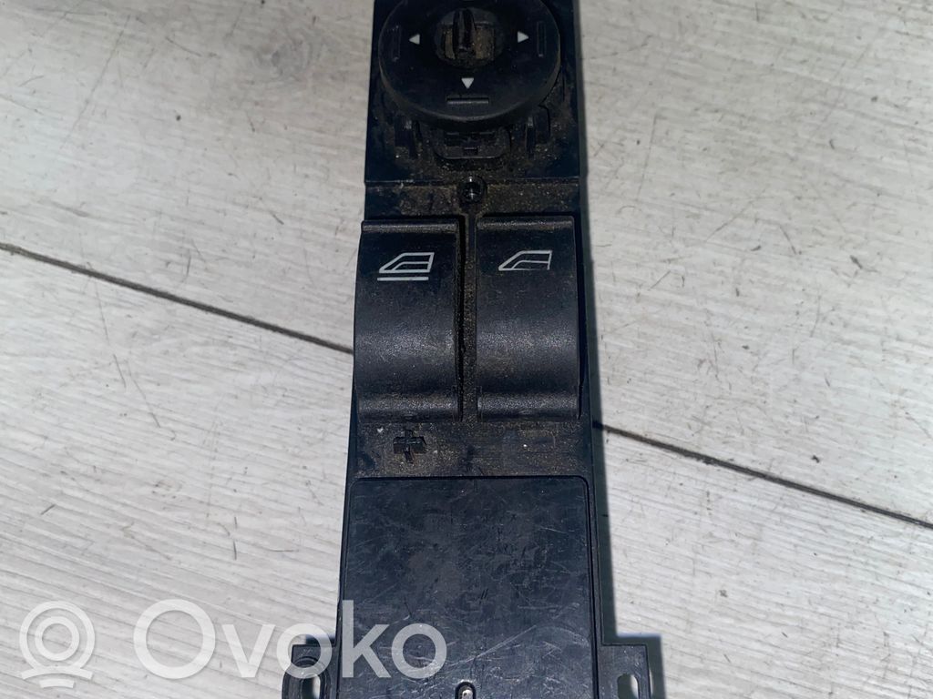 Ford Focus Electric window control switch 