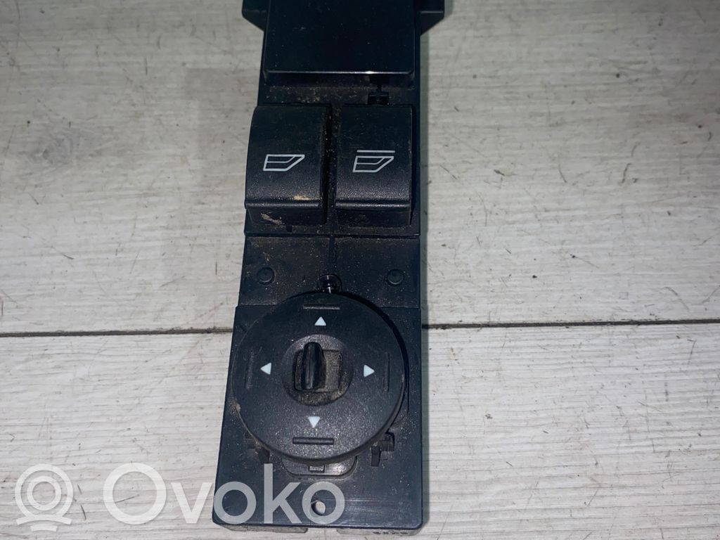 Ford Focus Electric window control switch 