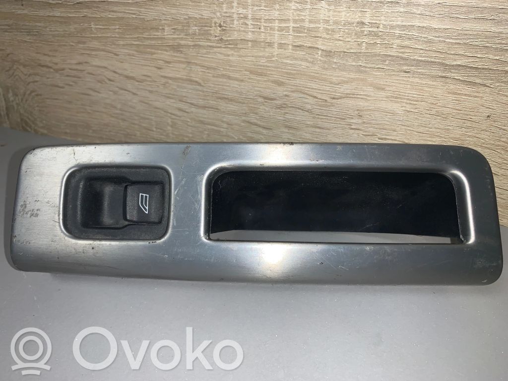 Electric window control switch   W29UKC55C52