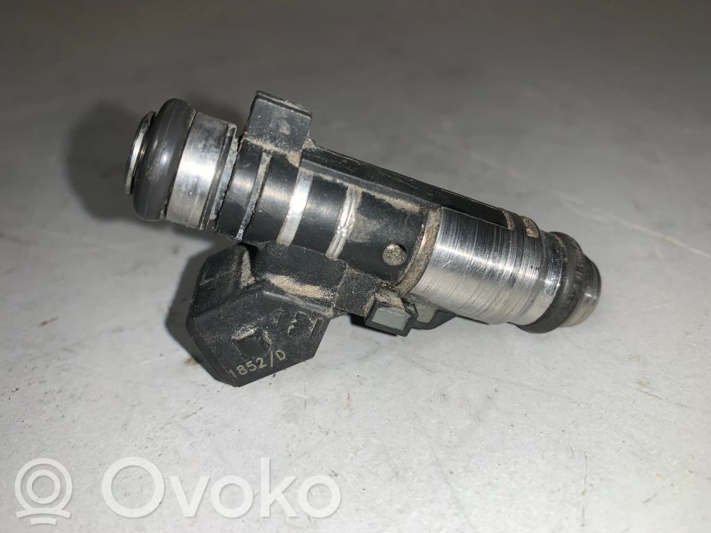 Peugeot 206+ Fuel injector 