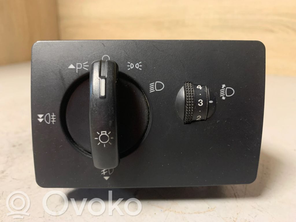 Light switch   4M5T13A024LA