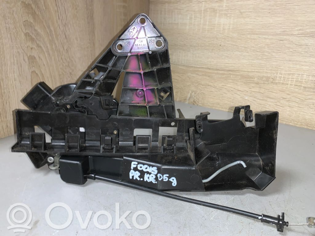 Ford Focus Priekšpusē slēdzene 