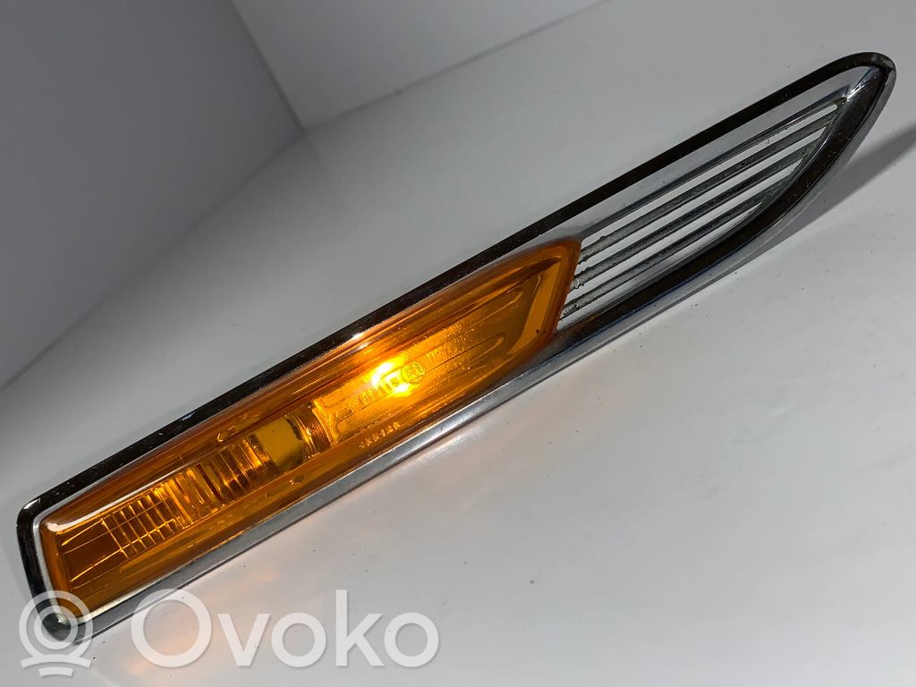 Ford Mondeo MK IV Front fender indicator light 