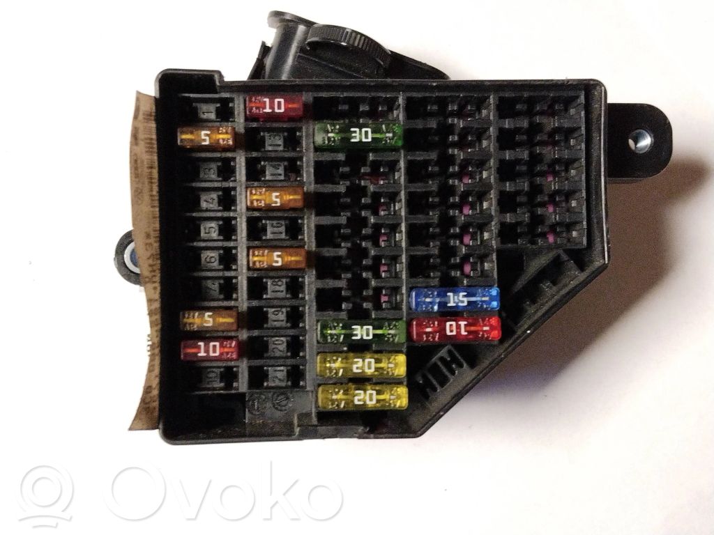 Volkswagen PASSAT B6 Fuse module 