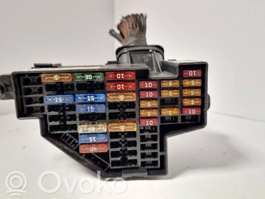 Audi A4 S4 B6 8E 8H Fuse module 