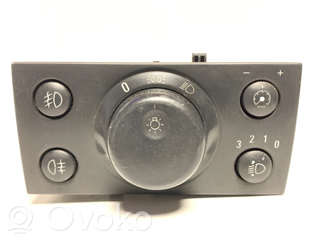 Light switch   9185881,7060070,41810