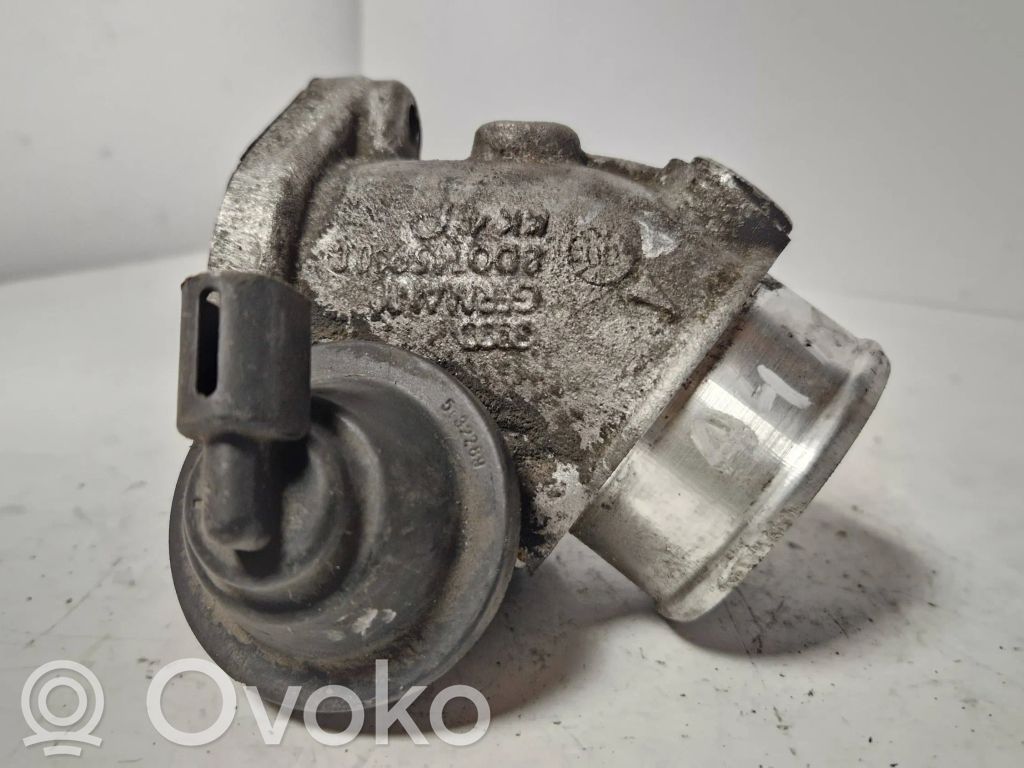 Audi A4 S4 B5 8D EGR valve 
