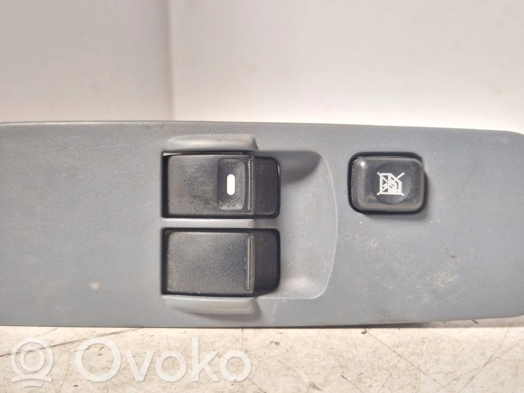 Mitsubishi Colt Electric window control switch 