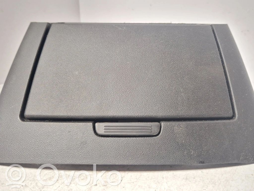 KIA Ceed Glove box 