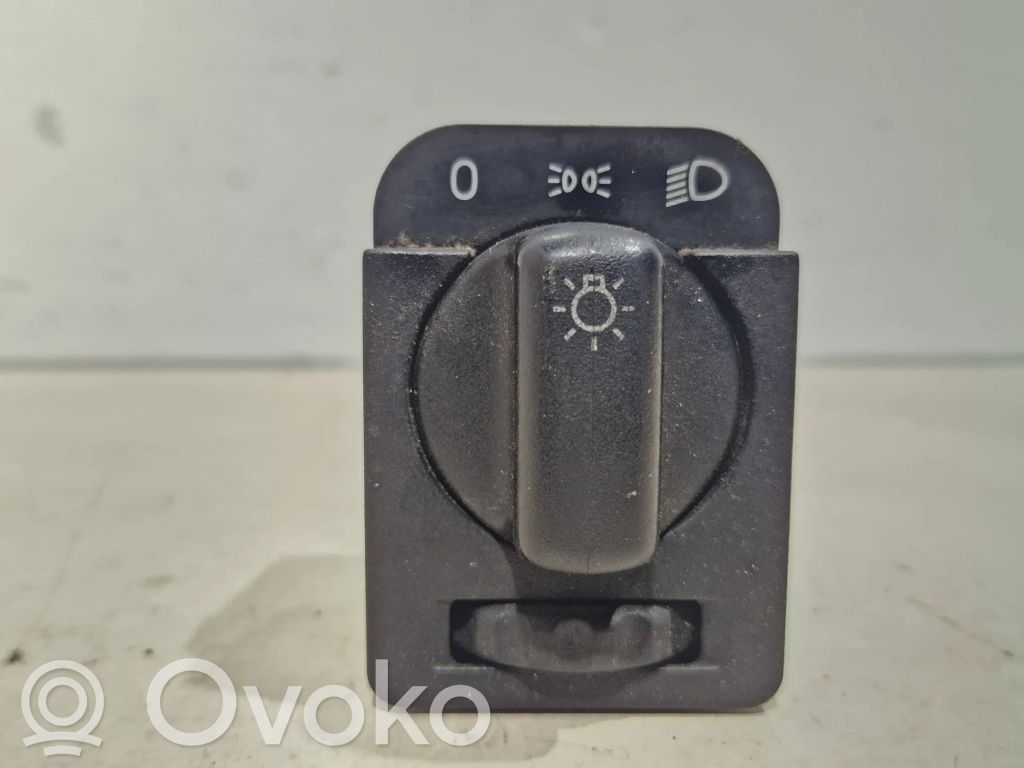 Light switch   90481764