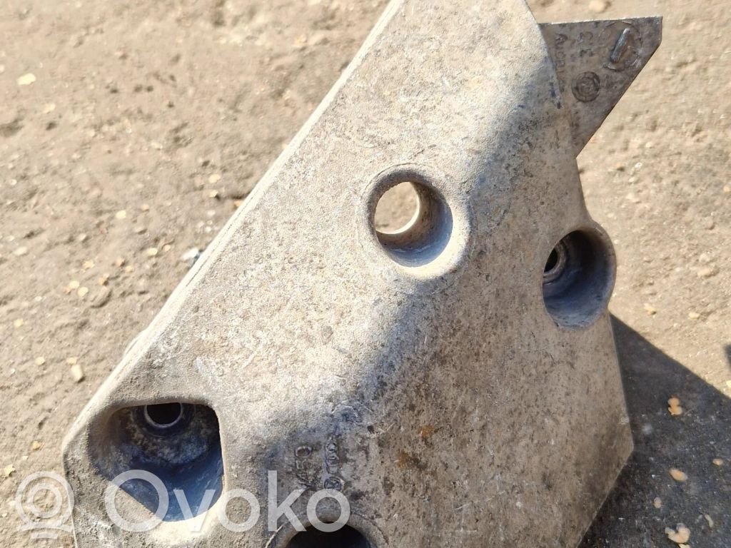 Skoda Fabia Mk1 (6Y) Engine mounting bracket 