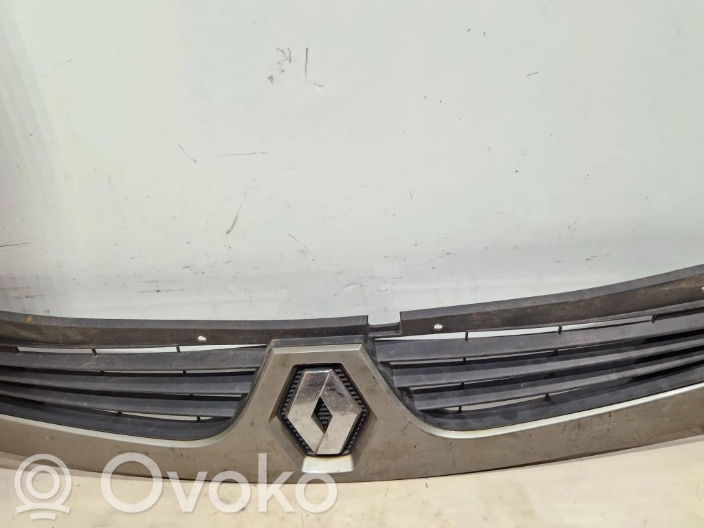 Renault Master II Front bumper upper radiator grill 