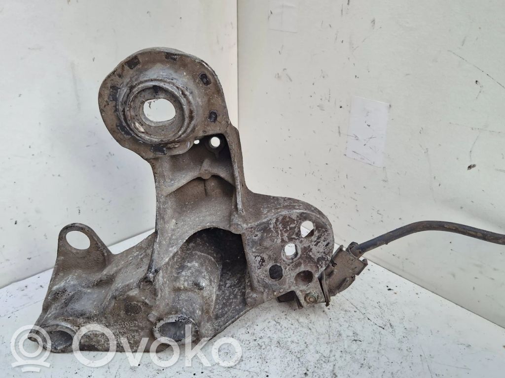 Engine mounting bracket   4B0199352