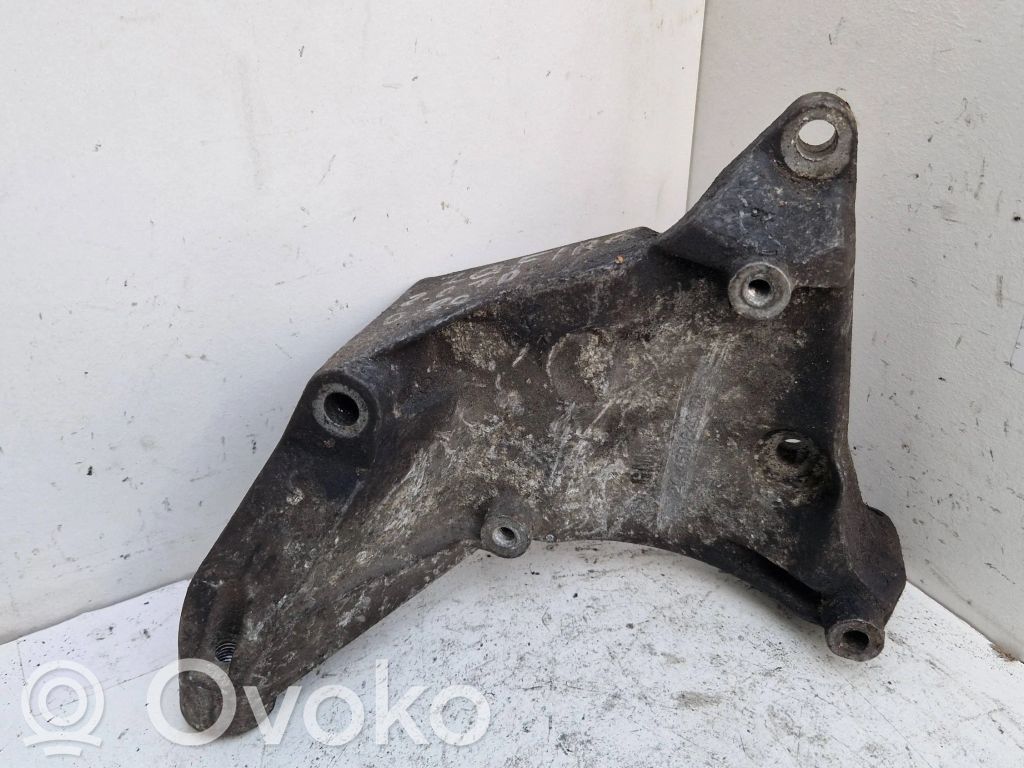 Opel Zafira B Engine mounting bracket 