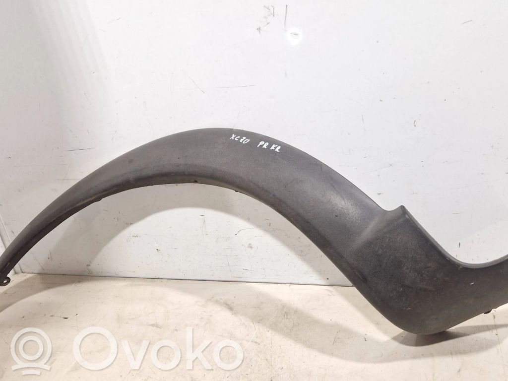 Volvo XC70 Front arch trim 