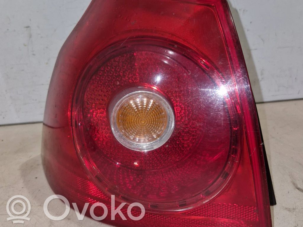 Volkswagen Golf V Galinis žibintas kėbule 