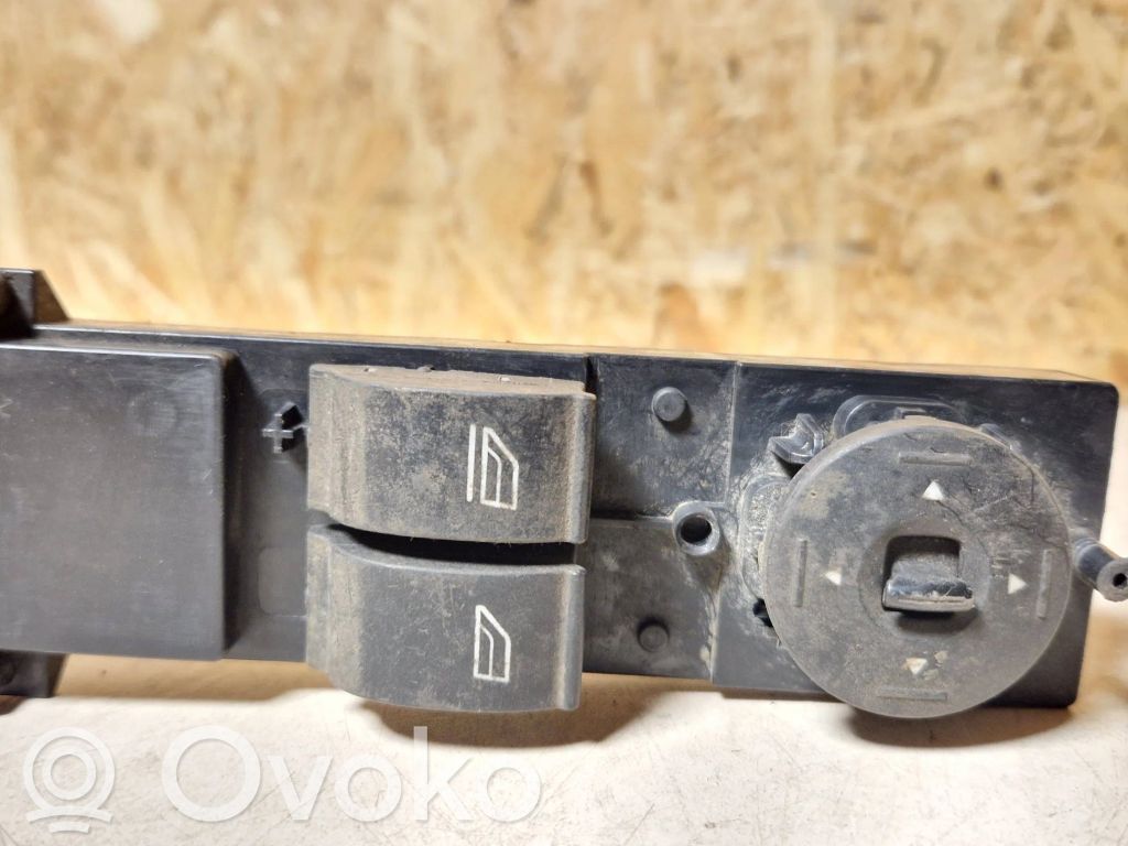 Ford Focus Electric window control switch 