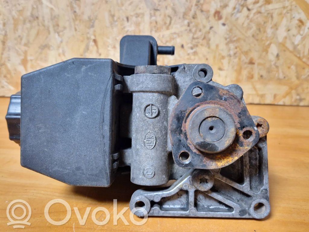 Mercedes-Benz E W210 Vairo stiprintuvo siurblys 
