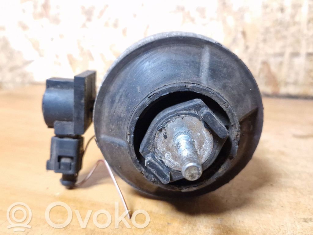 Engine mount bracket   8D0199379