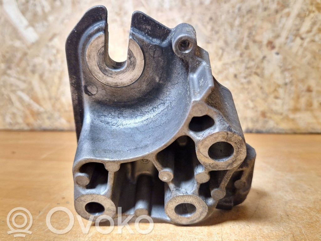 Engine mounting bracket   6M516030BA