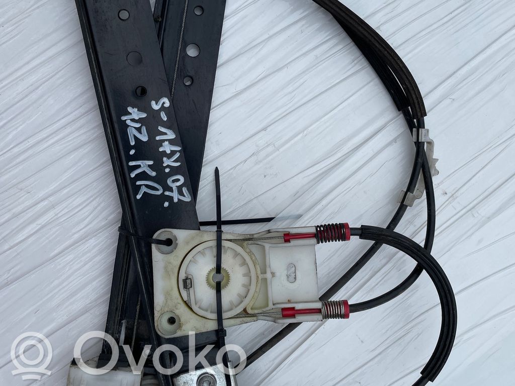 Ford S-MAX Rear window lifting mechanism without motor 