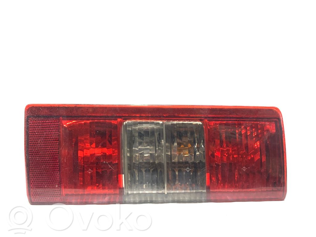 Opel Combo C Aizmugurējais lukturis virsbūvē 
