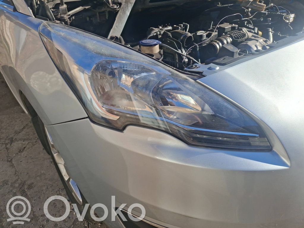 Peugeot 5008 Lampa przednia 