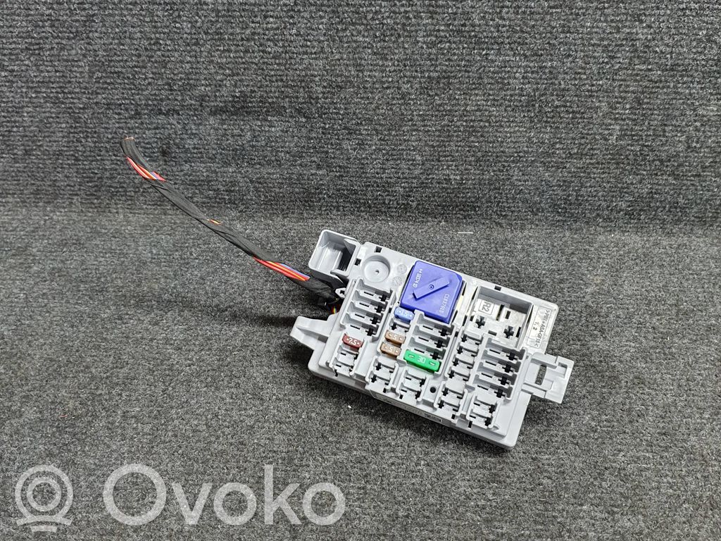 BMW 5 G30 G31 G38 Skrzynka bezpieczników / Komplet 